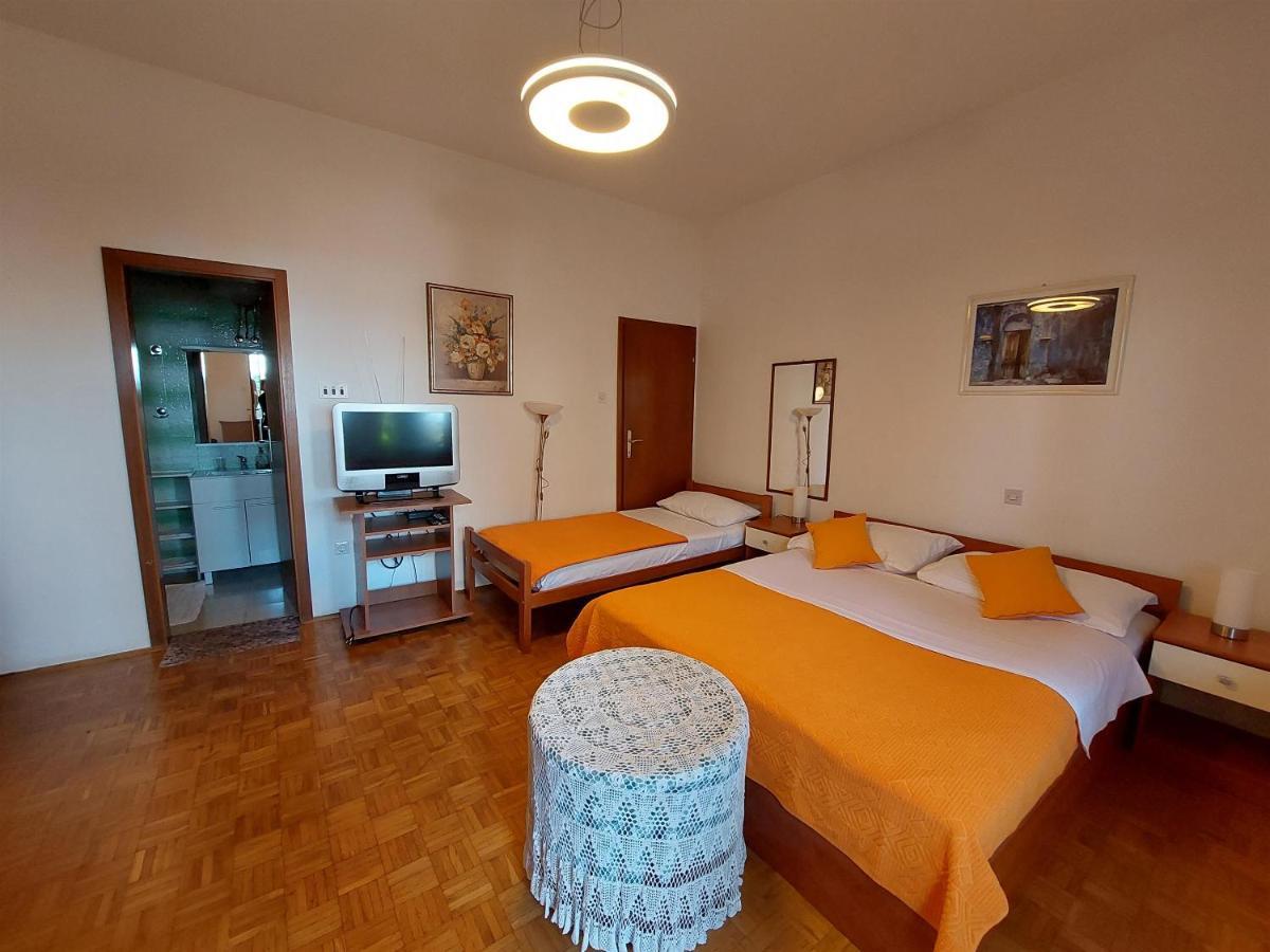 Apartments Faran Crikvenica Exteriör bild